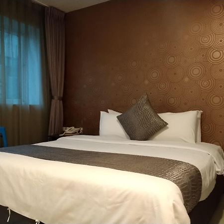 Boston Plus Hotel Chiayi Exterior foto